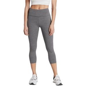 Like New! Athleta Ultimate Stash Pocket Capri Leggings
